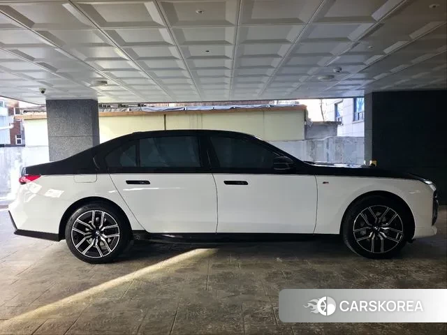 BMW 7 Series (G70) id 3644977 из Кореи 8