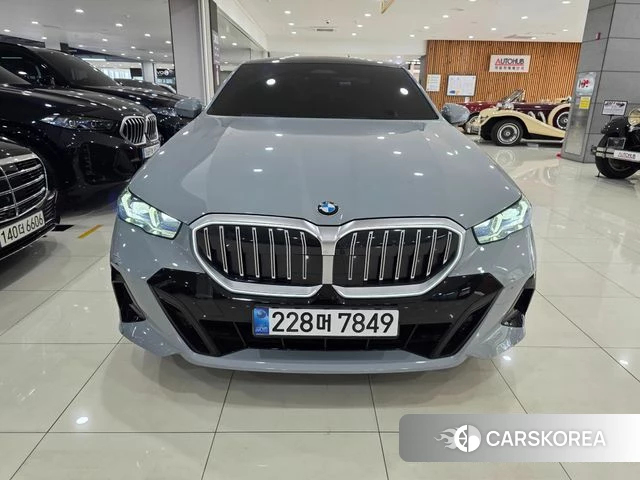 BMW 5 Series (G60) id 3825692 из Кореи 13