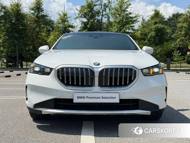 BMW 5 Series (G60) 2025 Белый из Кореи, фото 6