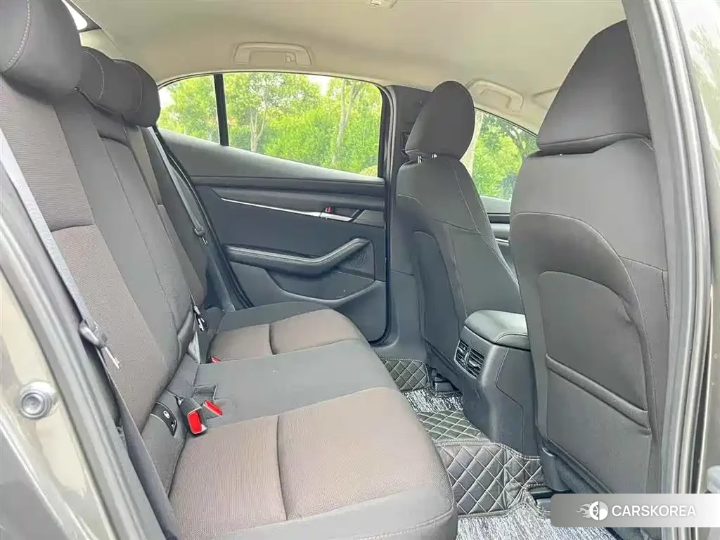 Mazda 3 2023 Silver/gray из Китая, фото 3