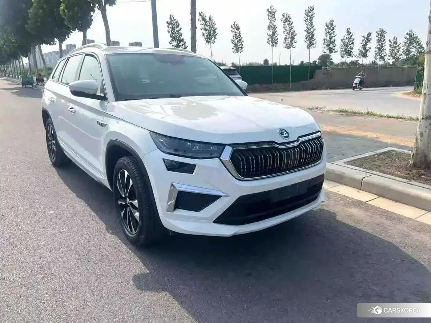 Skoda Kodiak 2024 Белый из Китая, фото 3