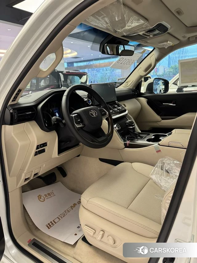 Toyota Land Cruiser (imported) 2024 Белый из Китая, фото 3