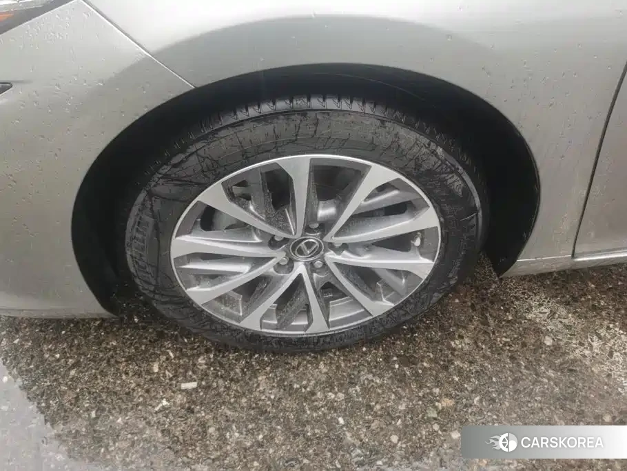Lexus ES id 4576381 из Китая 9