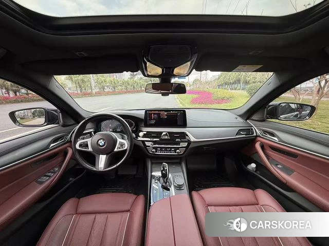 BMW 5 series 2022 Черный из Китая, фото 3