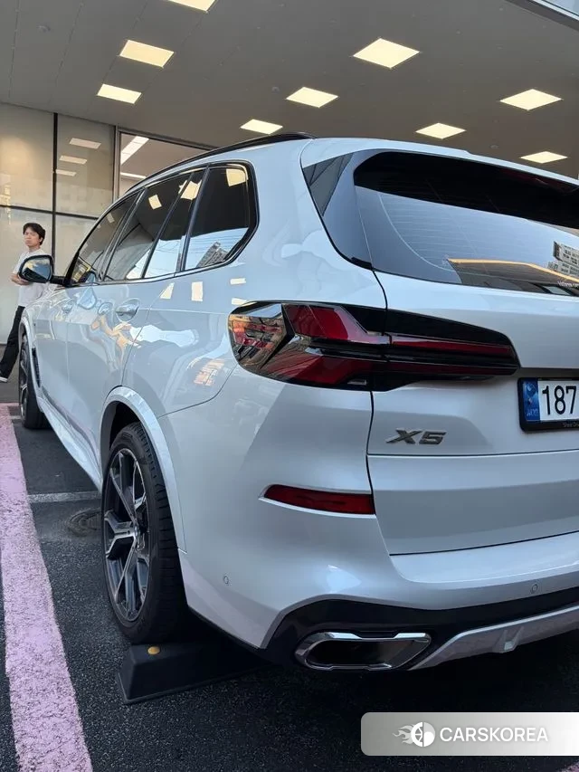 BMW X5 (G05) 2023 Белый из Кореи, фото 3