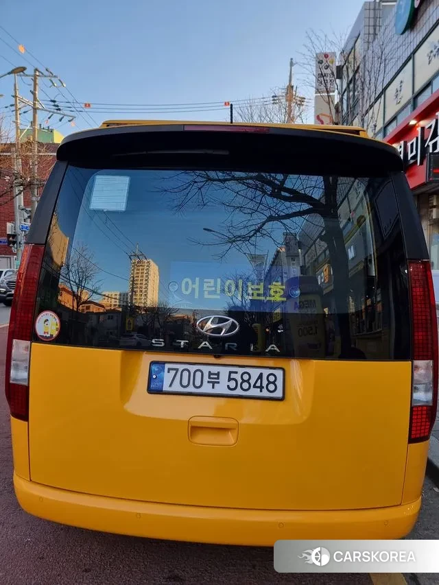 Hyundai Staria 2023 Желтый из Кореи, фото 3