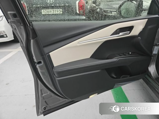 Toyota Camry (XV80) 2026 Серый из Кореи, фото 6