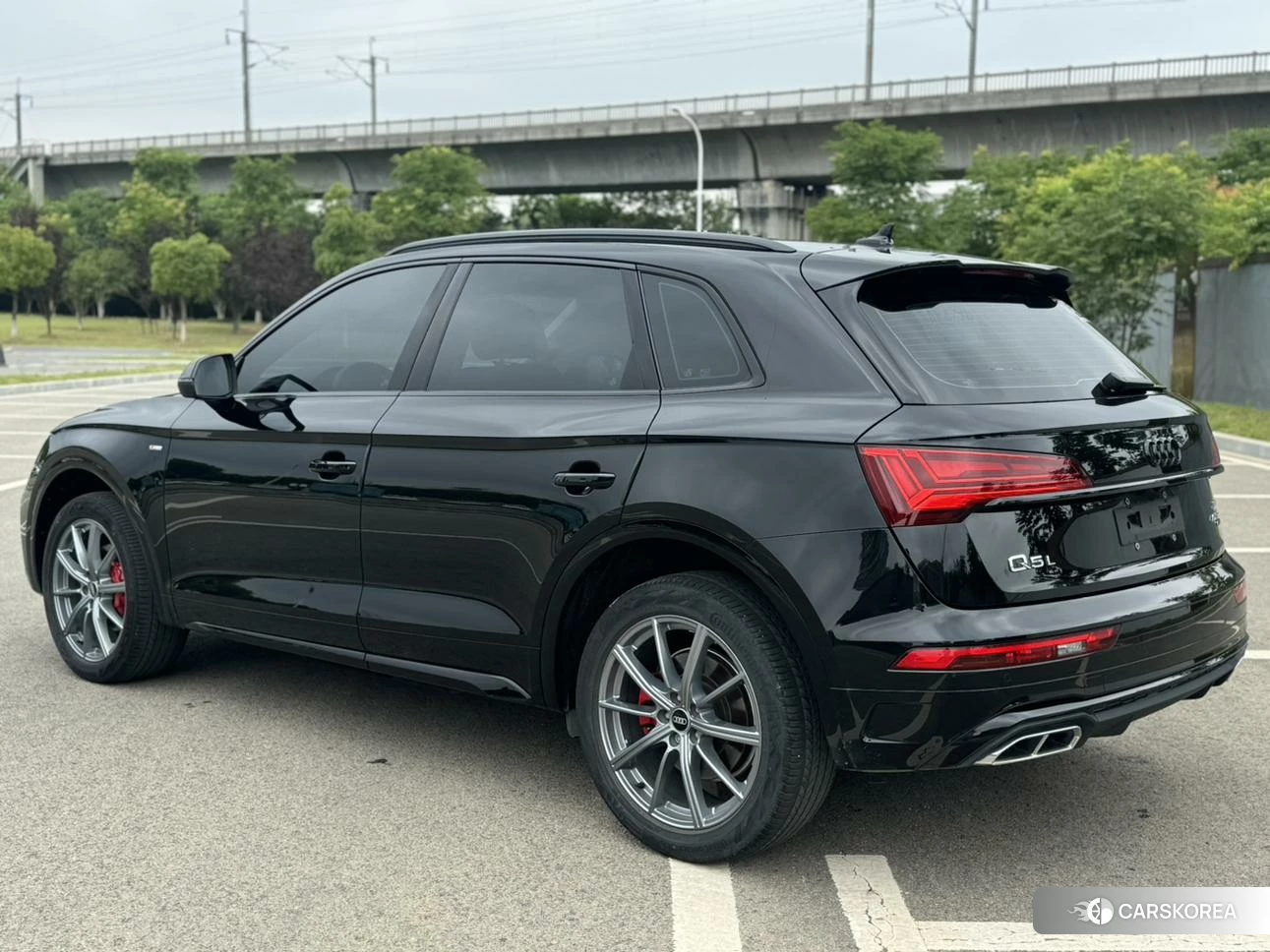 Audi Q5L 2021 Черный из Китая, фото 3