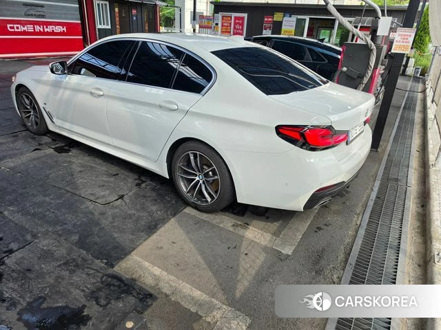BMW 5 Series (G30) 2023 Белый из Кореи, фото 3