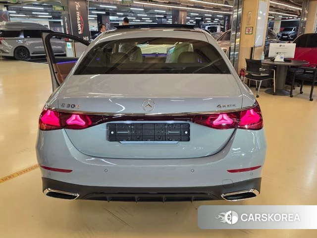 Mercedes-Benz E-Class W214 2026 Светло-серебряный цвет из Кореи, фото 3