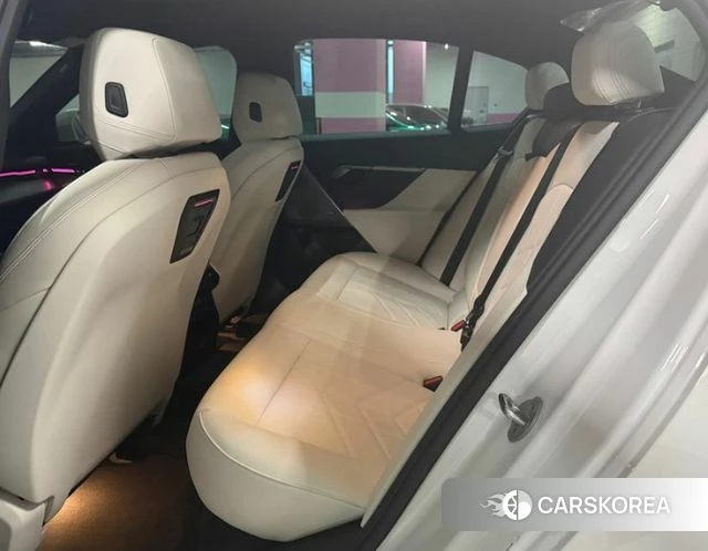 BMW 5 Series (G60) 2024 Белый из Кореи, фото 3