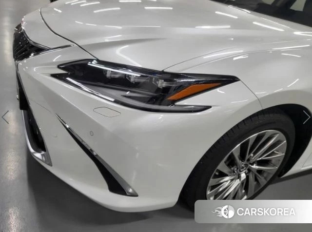 Lexus ES300h 7th generation 2023 Белый из Кореи, фото 5