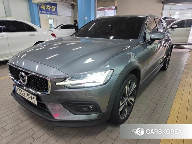Volvo V60 Cross-Country 2nd Generation 2021 Серый из Кореи, фото 3
