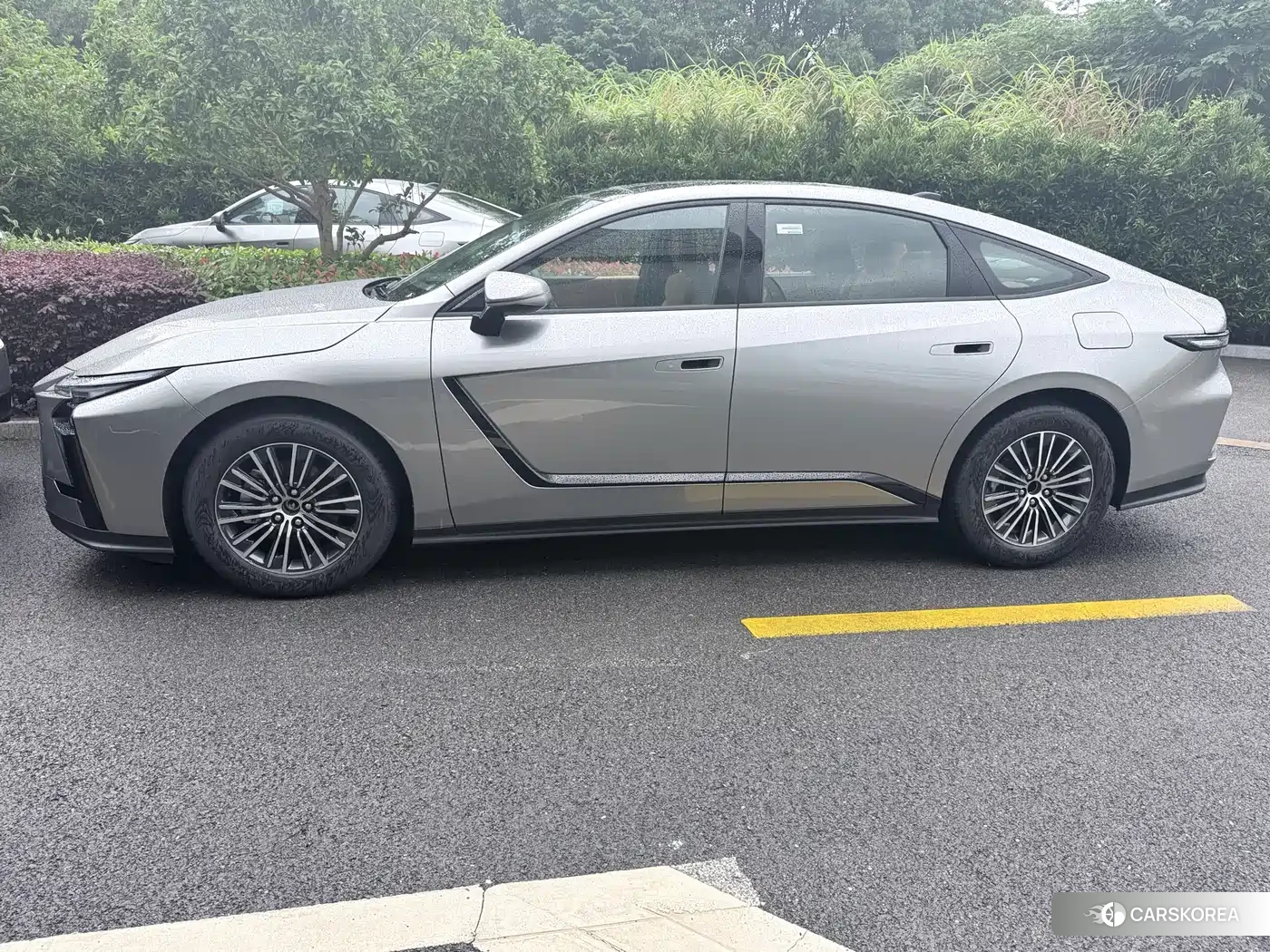 Lexus ES 2026 Silver/gray из Китая, фото 6