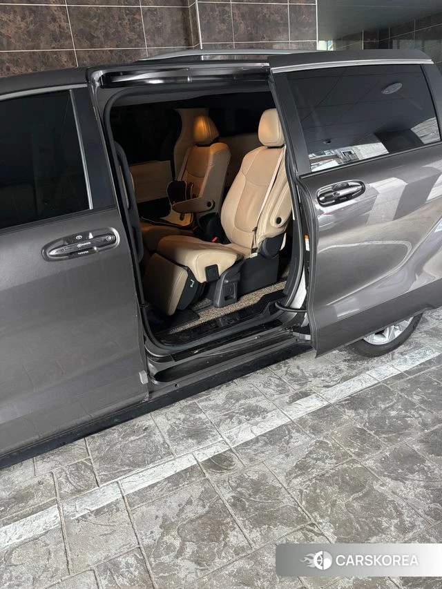 Toyota Sienna 4th Generation 2023 Серый из Кореи, фото 3