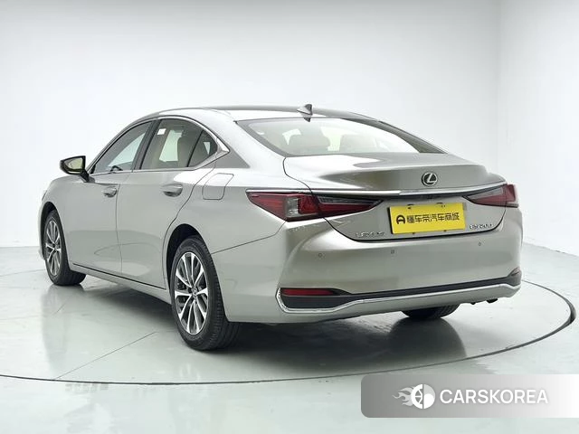 Lexus ES id 4348856 из Китая 13
