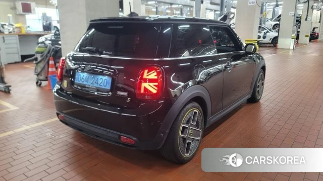 Mini Cooper Electric 2022 Черный из Кореи, фото 3