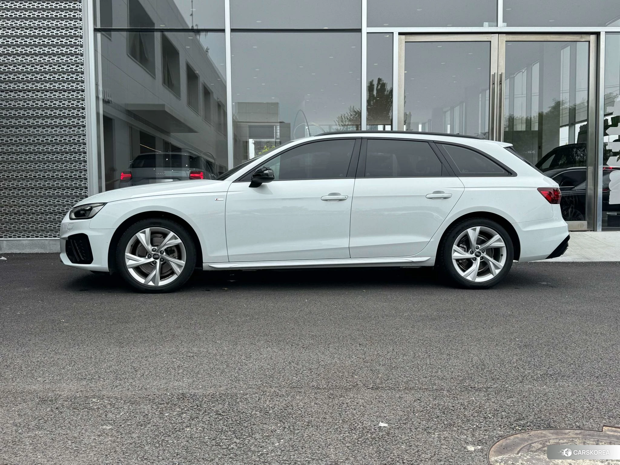 Audi A4 (import) 2022 Белый из Китая, фото 3
