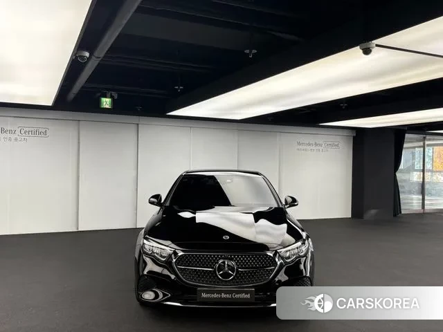 Mercedes-Benz E-Class W214 2024 Черный из Кореи, фото 4