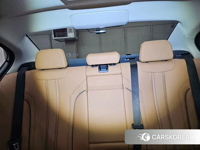 BMW 5 Series (G30) 2023 Серебристо-серый из Кореи, фото 3