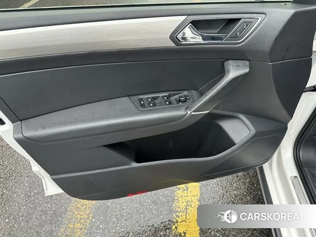 Volkswagen Touran L id 4213149 из Китая 10