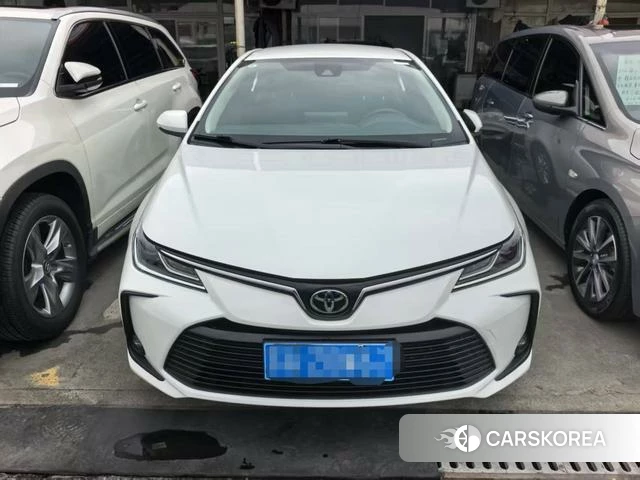 Toyota Corolla 2023 Белый из Китая, фото 3