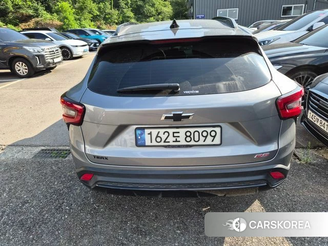 Chevrolet (GM Daewoo) Trax Crossover 2023 Серебристо-серый из Кореи, фото 3