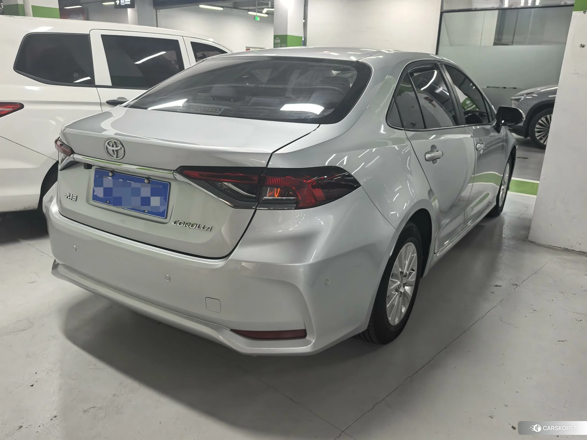 Toyota Corolla 2022 Серебристо-серый из Китая, фото 3