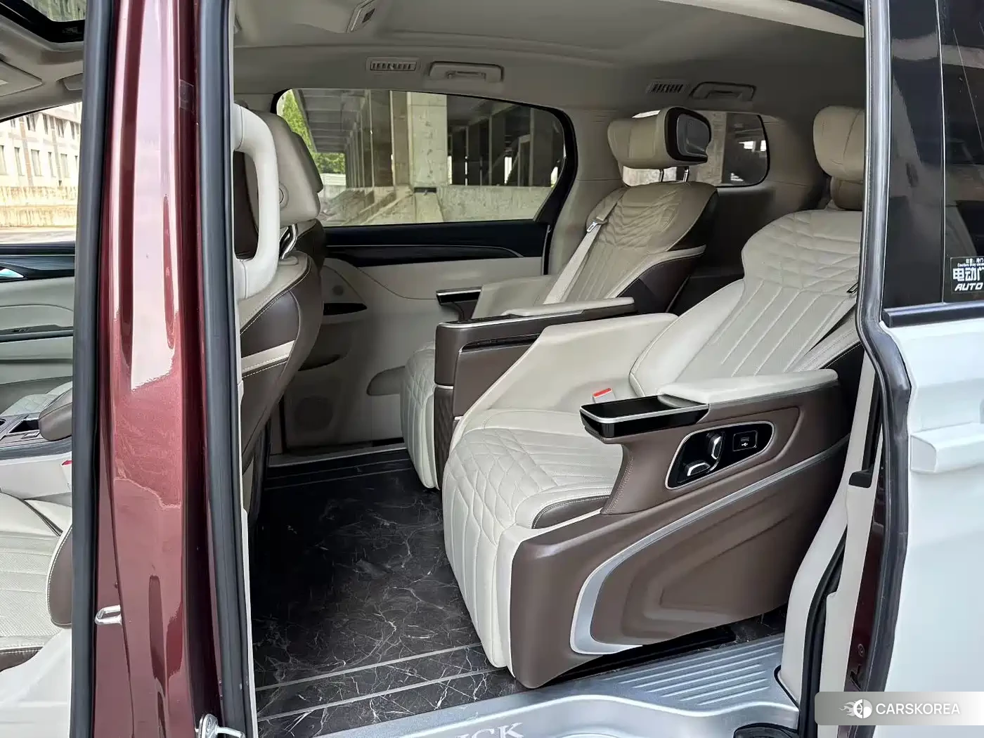 Buick GL8 2023 Champagne/brown из Китая, фото 3