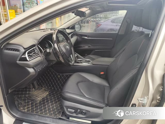 Toyota Camry 2024 Серебристо-серый из Китая, фото 3