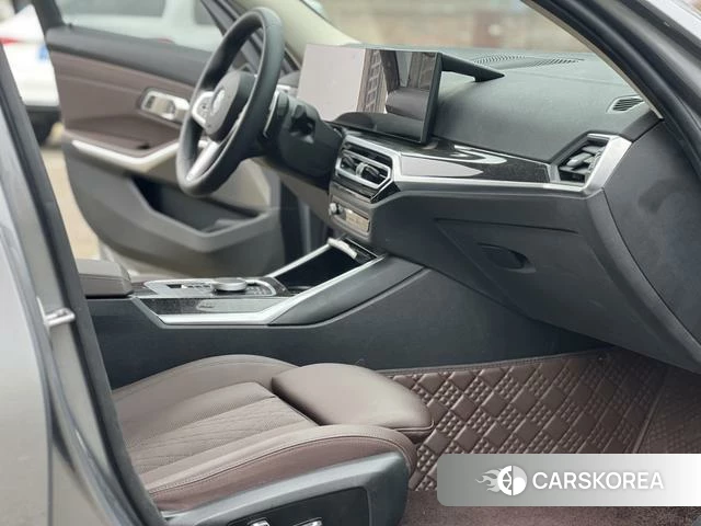 BMW 3 series 2024 Серебристо-серый из Китая, фото 3