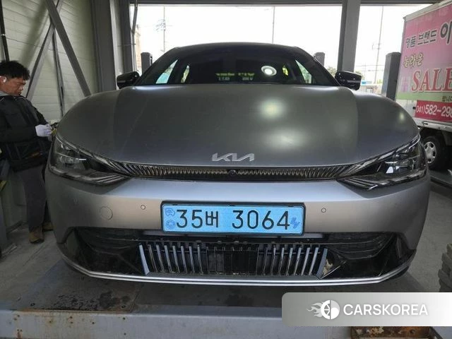 Kia EV6 2022 Серебристо-серый из Кореи, фото 3