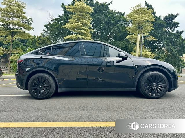 Tesla Model Y 2023 Черный из Китая, фото 3