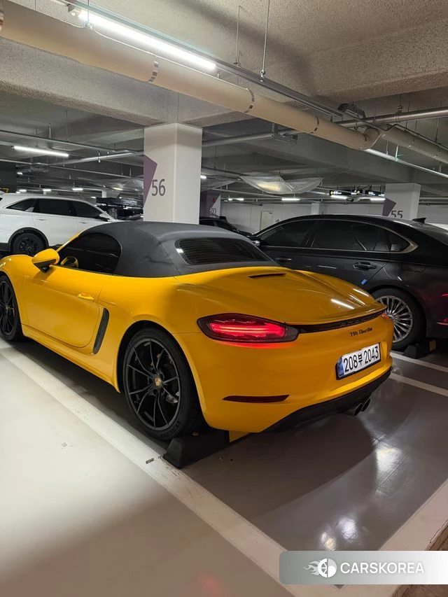 Porsche 718 Boxster 2018 Серебристо-серый из Кореи, фото 3