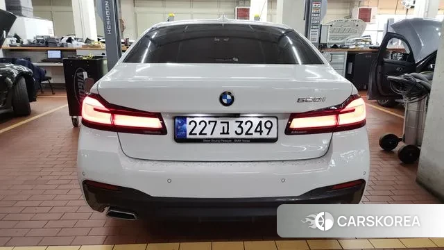 BMW 5 Series (G30) 2023 Белый из Кореи, фото 3