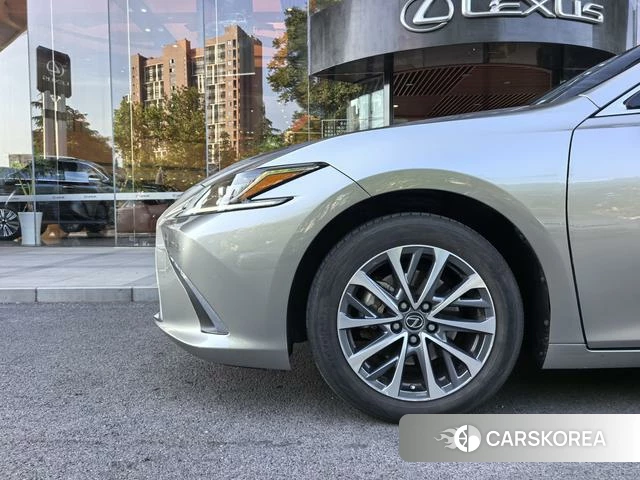 Lexus ES id 4335904 из Китая 10