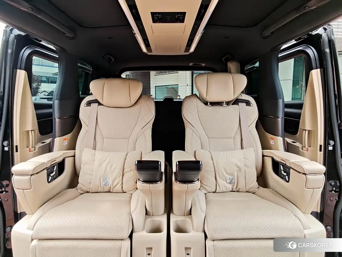 Toyota Alphard 2024 Черный из Китая, фото 3