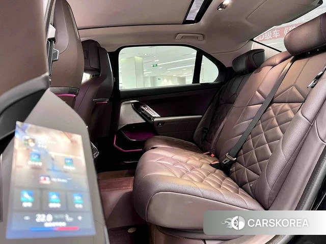 BMW 7 series 2023 Черный из Китая, фото 3
