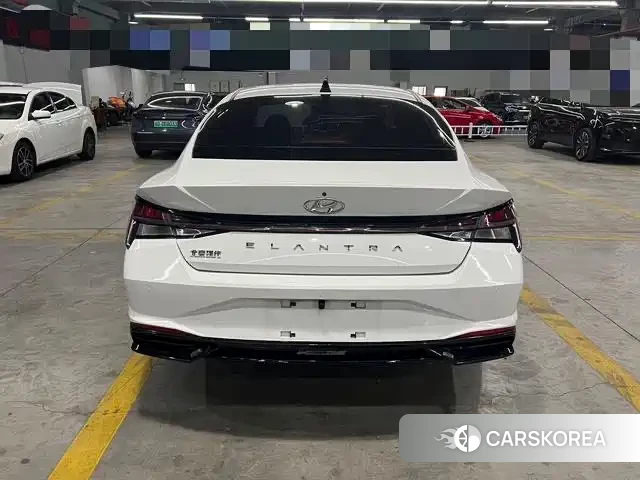 Hyundai Elantra 2023 Белый из Китая, фото 3