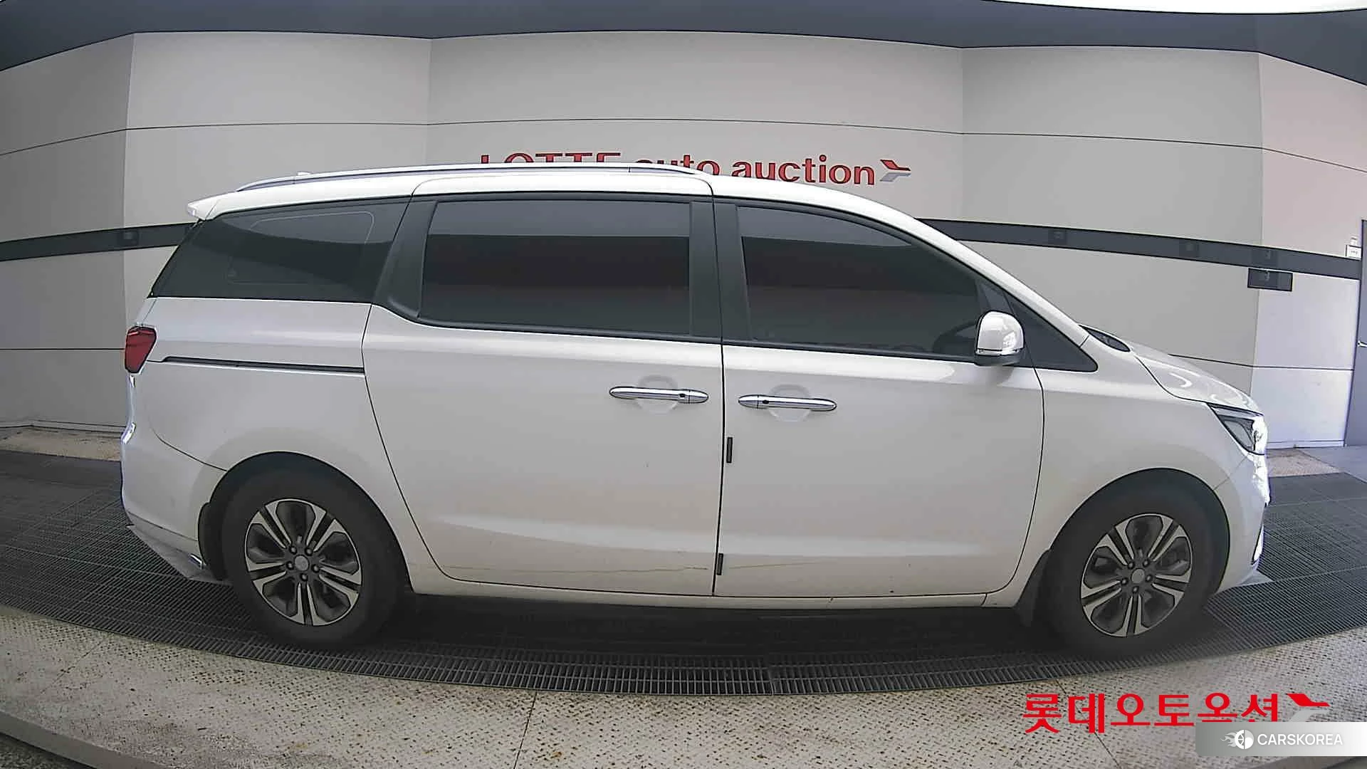 Kia Carnival id 4679356 из Кореи 23