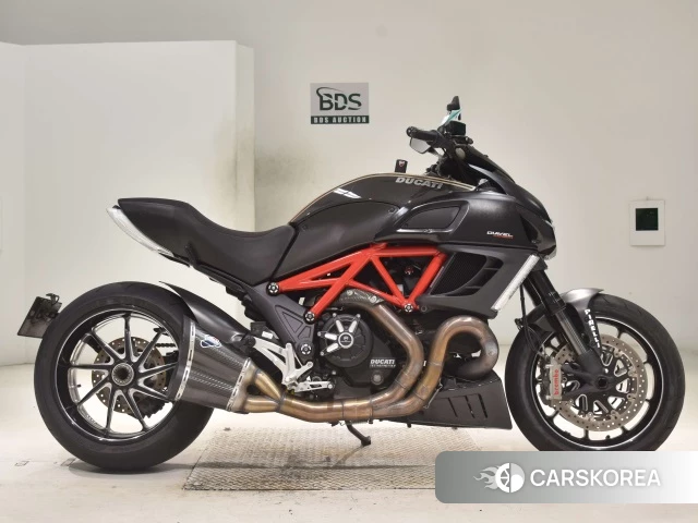 Проданный Ducati DIAVEL CARBON 2013 из Японии