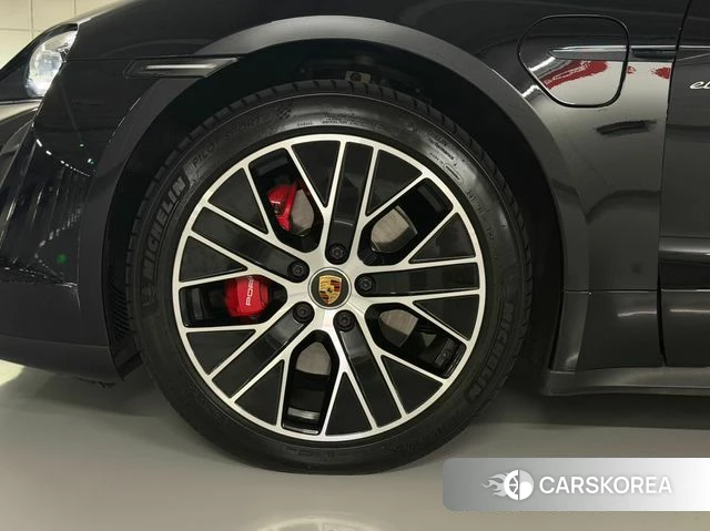 Porsche Taycan id 4482262 из Кореи 10