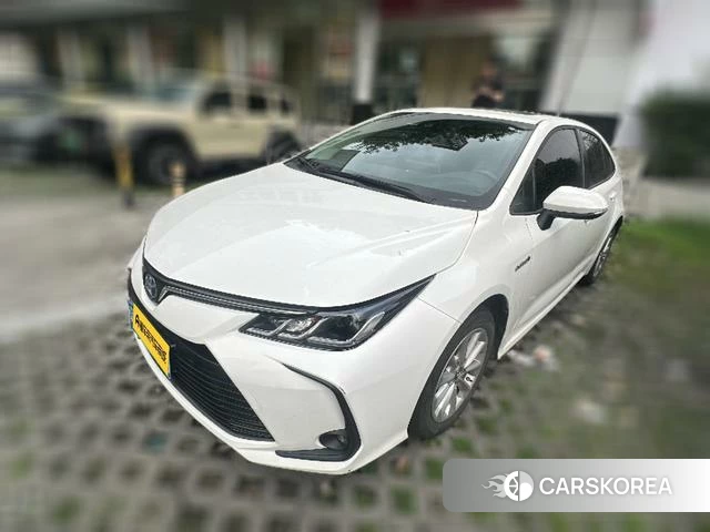 Toyota Corolla 2023 Белый из Китая, фото 3