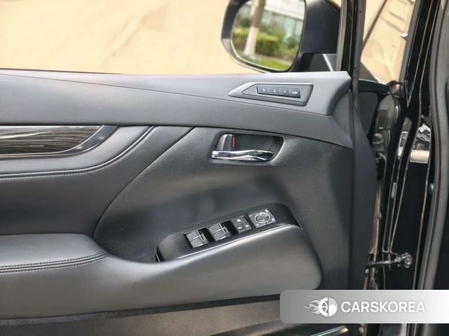 Lexus LM id 4239380 из Китая 20