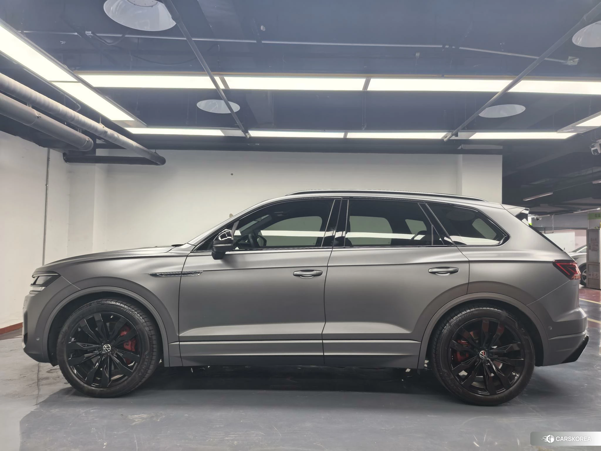 Volkswagen Touareg 2021 Серебристо-серый из Китая, фото 5