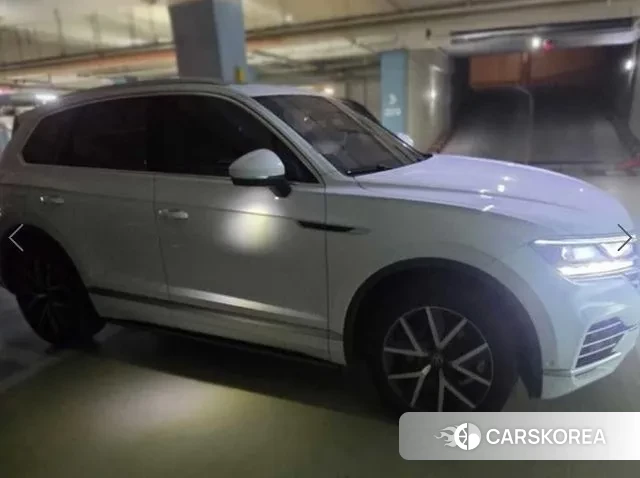 Volkswagen Touareg 3rd generation 2023 Белый из Кореи, фото 3
