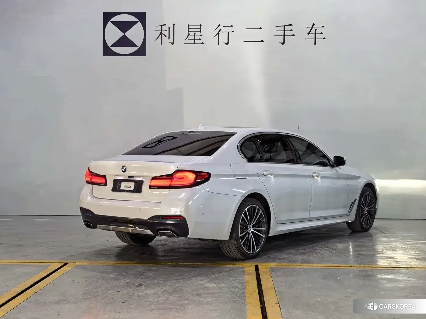 BMW 5 series 2023 Белый из Китая, фото 5