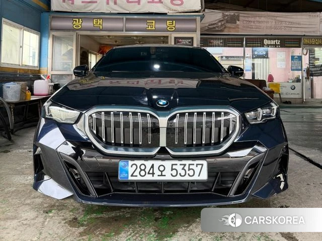 BMW 5 Series (G60) 2025 Черный из Кореи, фото 6