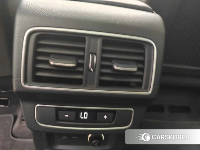 Audi Q5L id 4219973 из Китая 23