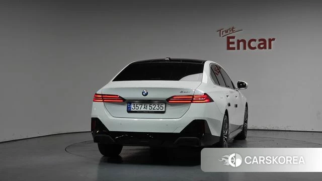 BMW 5 Series (G60) id 4292181 из Кореи 23